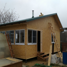 дом 4 на 4,5 метра. с верандой 2,5 на 4 метра. - Уральская дача