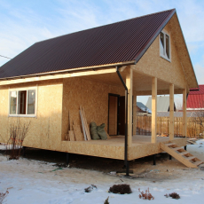 дом 5 на 6 метров. веранда 2 на 5 метров. - Уральская дача