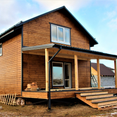 дом 7 на 7 метров. Веранда 2 на 7 метров. цена 21.11.2022г. - Уральская дача