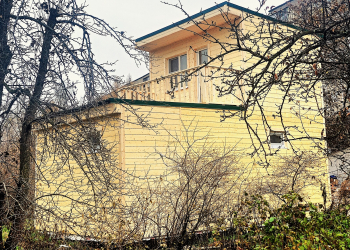 дом 4 на 6 метра. двухэтажный с балконом. - Уральская дача