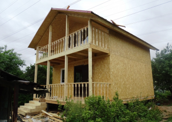 дом 6 на 6 метров. , с балконом и верандой 1,5 на 6 метров..   - Уральская дача