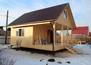 дом 5 на 6 метров. веранда 2 на 5 метров. - Уральская дача