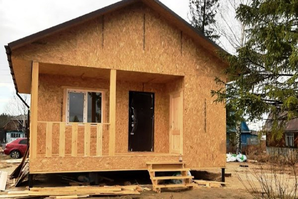 дом 6х5 метров. веранда 1,5х6 м. цена на 13.07.2022г. на данную комплектацию. - Уральская дача