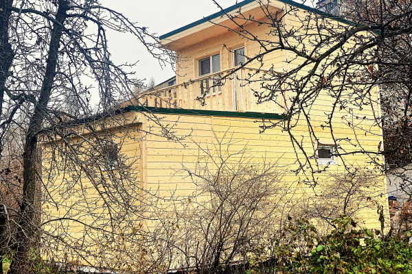 дом 4 на 6 метра. двухэтажный с балконом. - Уральская дача