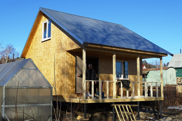 Каркасный дом 5 на 6 метров, с верандой 1,5 на 6 метров, с мансардой. Для сезонного проживания. - Уральская дача