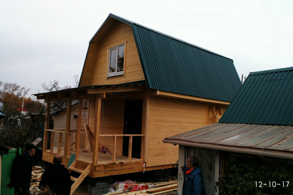 Каркасный дом 4 на 6 метров, двухэтажный с верандой 2 на 4 метра. - Уральская дача