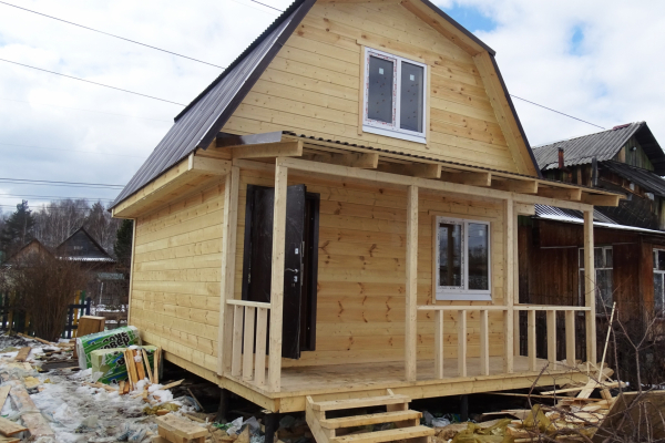 дом 5 на 6 метров. с мансардой. и верандой 2 на 5 метров. дата 01.05.2018г - Уральская дача