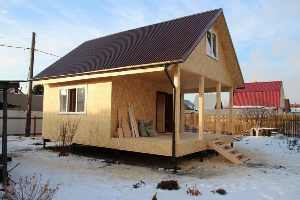 дом 5 на 6 метров. веранда 2 на 5 метров. - Уральская дача