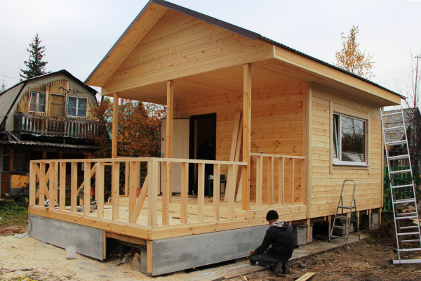 дом 4 на 4 метра с верандой и террасой - Уральская дача